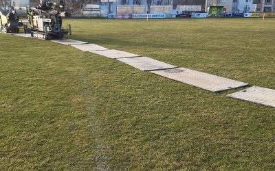 Die ImGEx-PROFI als Bodenschutz bei Bohrarbeiten auf einem Sportplatz