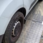 Temporäre Fahrstrasse als Pflasterschutz bei der Einrichtung eines einfamilienhauses
