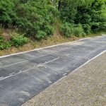 Temporäre Fahrstrasse als Pflasterschutz bei der Einrichtung eines einfamilienhauses