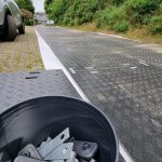 Temporäre Fahrstrasse als Pflasterschutz bei der Einrichtung eines einfamilienhauses