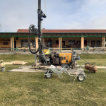 Die ImGEx-PROFI als Bodenschutz bei Bohrarbeiten auf einem Sportplatz