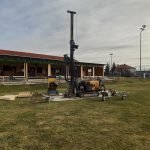 Die ImGEx-PROFI als Bodenschutz bei Bohrarbeiten auf einem Sportplatz