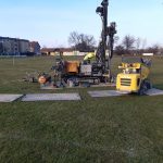 Die ImGEx-PROFI als Bodenschutz bei Bohrarbeiten auf einem Sportplatz