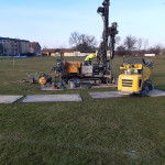Die ImGEx-PROFI als Bodenschutz bei Bohrarbeiten auf einem Sportplatz