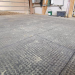 Bodenschutzmatte SOLID als dämpfender Belag für eine Reithalle