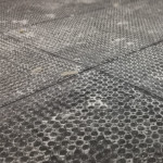 Bodenschutzmatte SOLID als dämpfender Belag für eine Reithalle